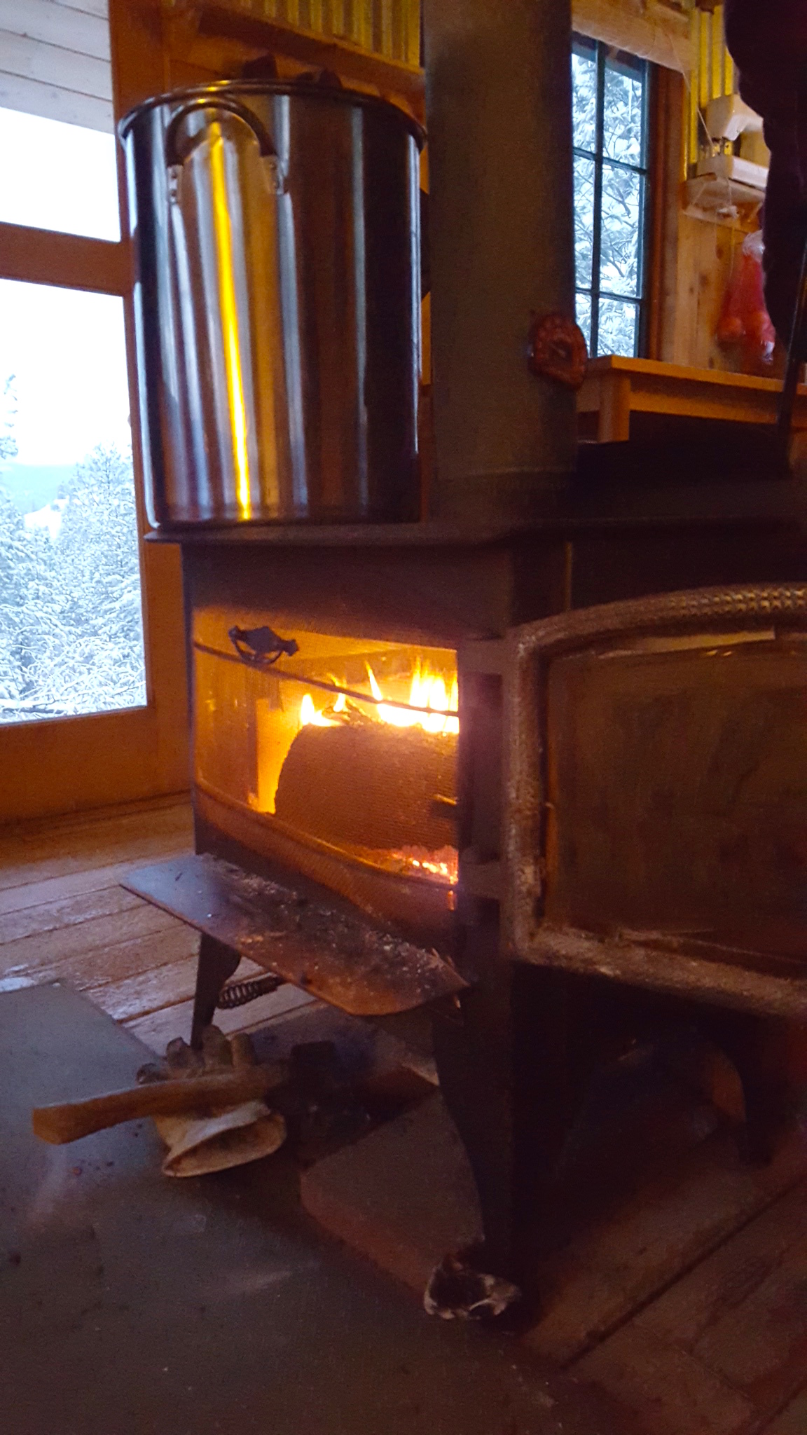 How to clean a WOOD STOVE DOOR glass – the ONLY WAY 